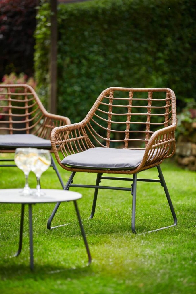 garden with flexible furniture