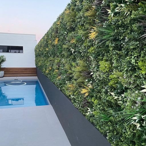 artificial green wall in the pool